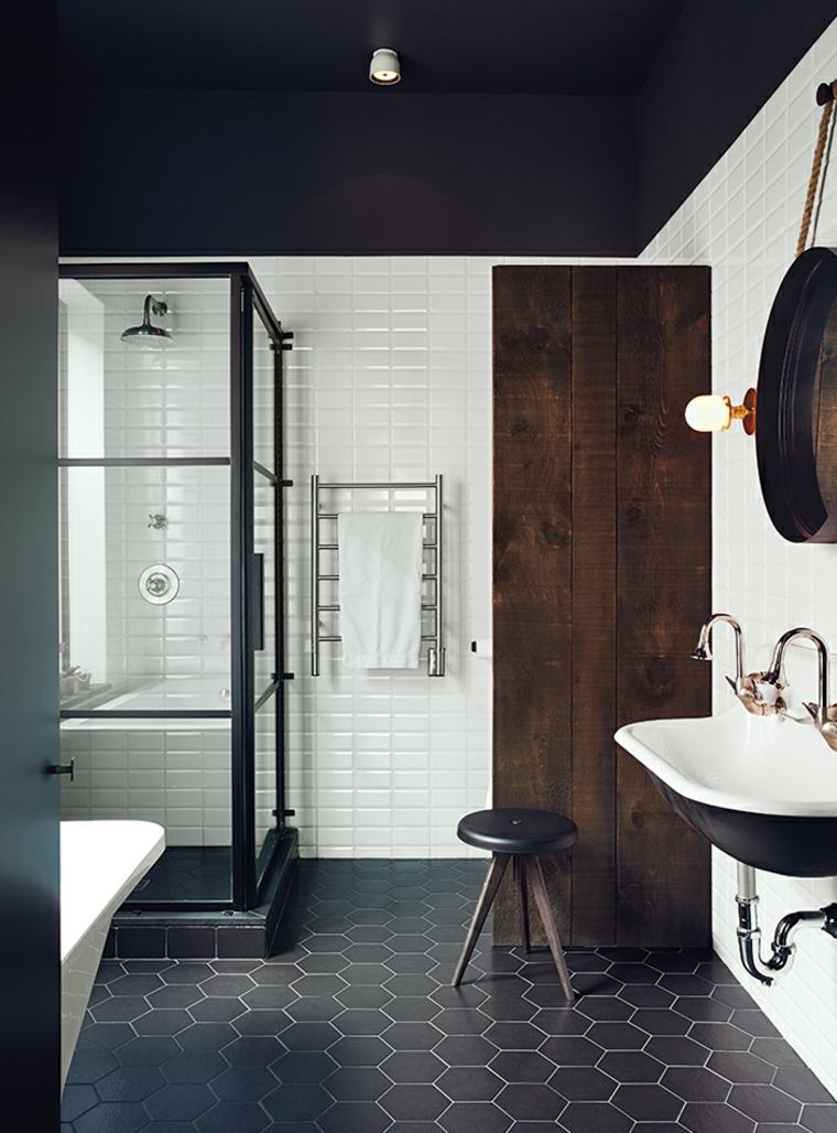 salle de bain noire design carrelage cabine douche