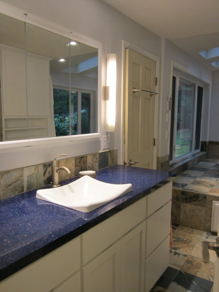 surfaces salle de bain granite bleu