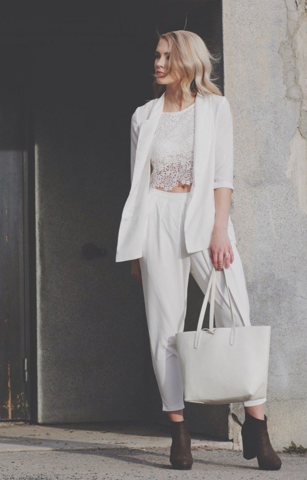 femme mode tendance idée pantalon blanc veste blanche chemise idée chaussures 