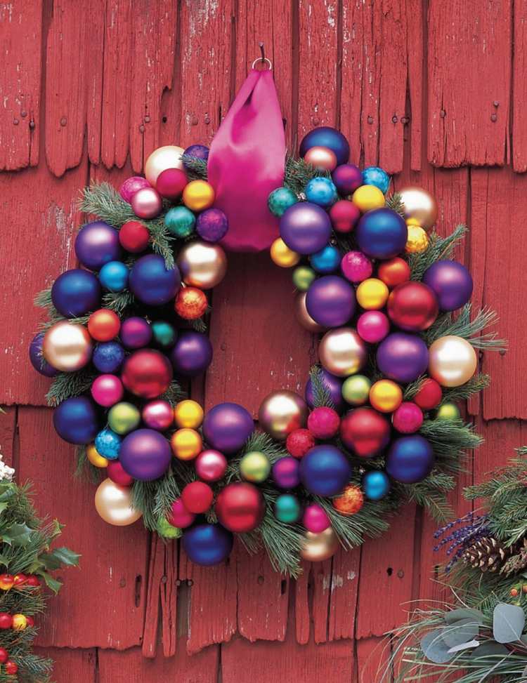 boules de Noël à décorer couronne multicolore