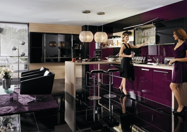 cuisine luxueuse design couleur aubergine noir carrelage lampe suspension