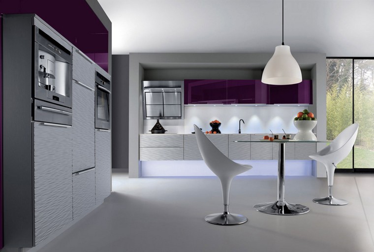 cuisine couleur aubergine idée mobilier luminaire