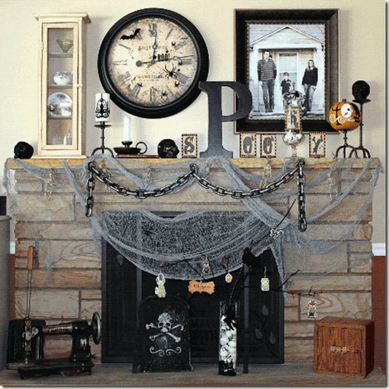 déco vintage idée cheminée horloge cadre photo halloween