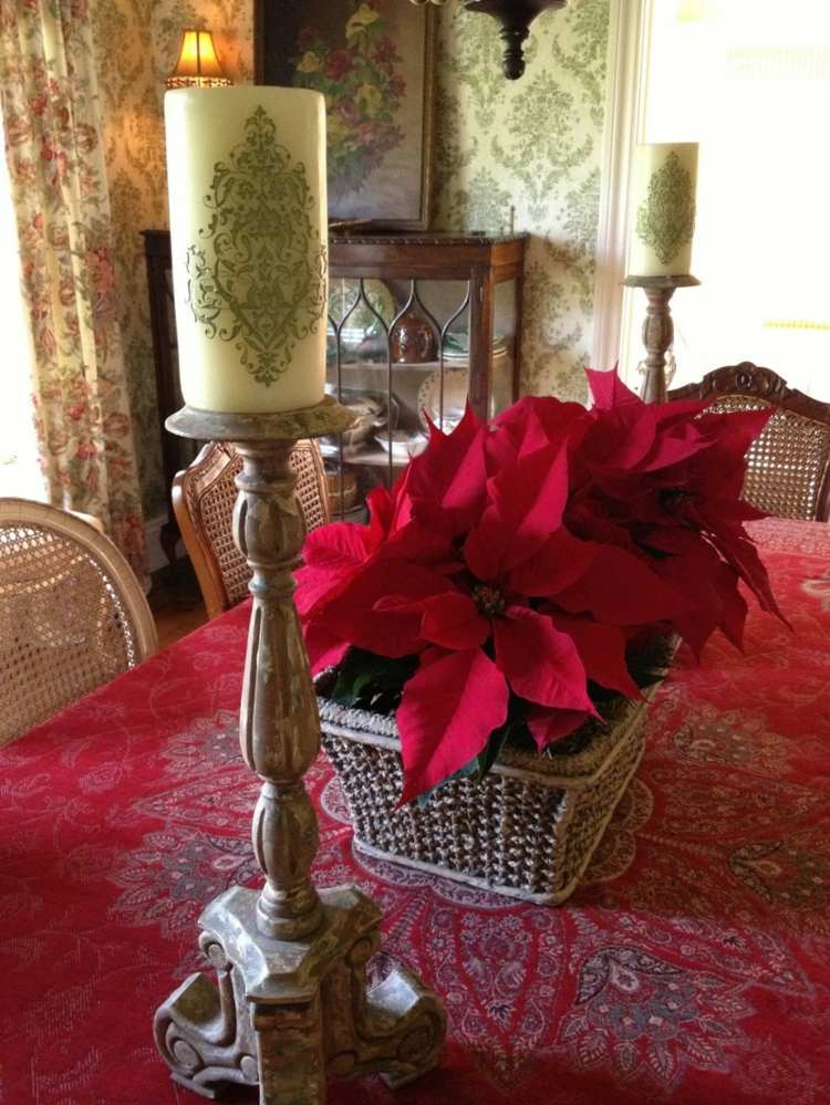 décoration table Noël centre fleurs