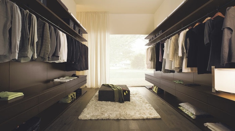 chambre avec dressing aménagement idée tapis de sol beige design meuble en bois
