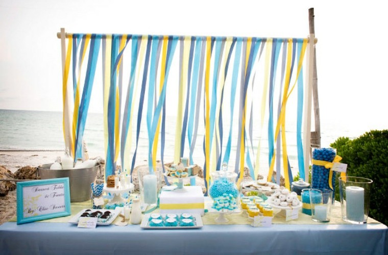 guirlande papier bleu jaune design idée gâteau table idée déco en bleu