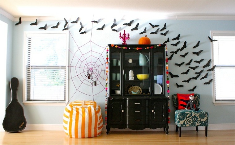 décoration halloween mur idée toile d'araignée pouf fauteuil 