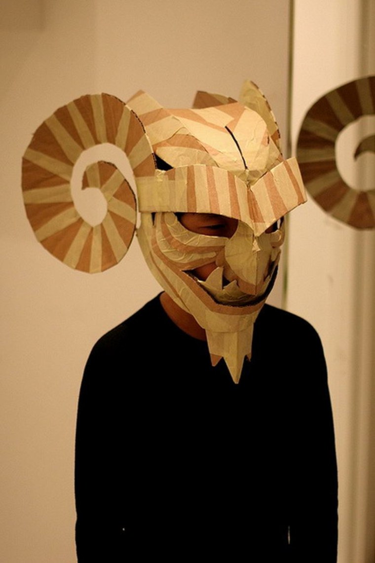 déguisement halloween masque idée carton visage bricolage 