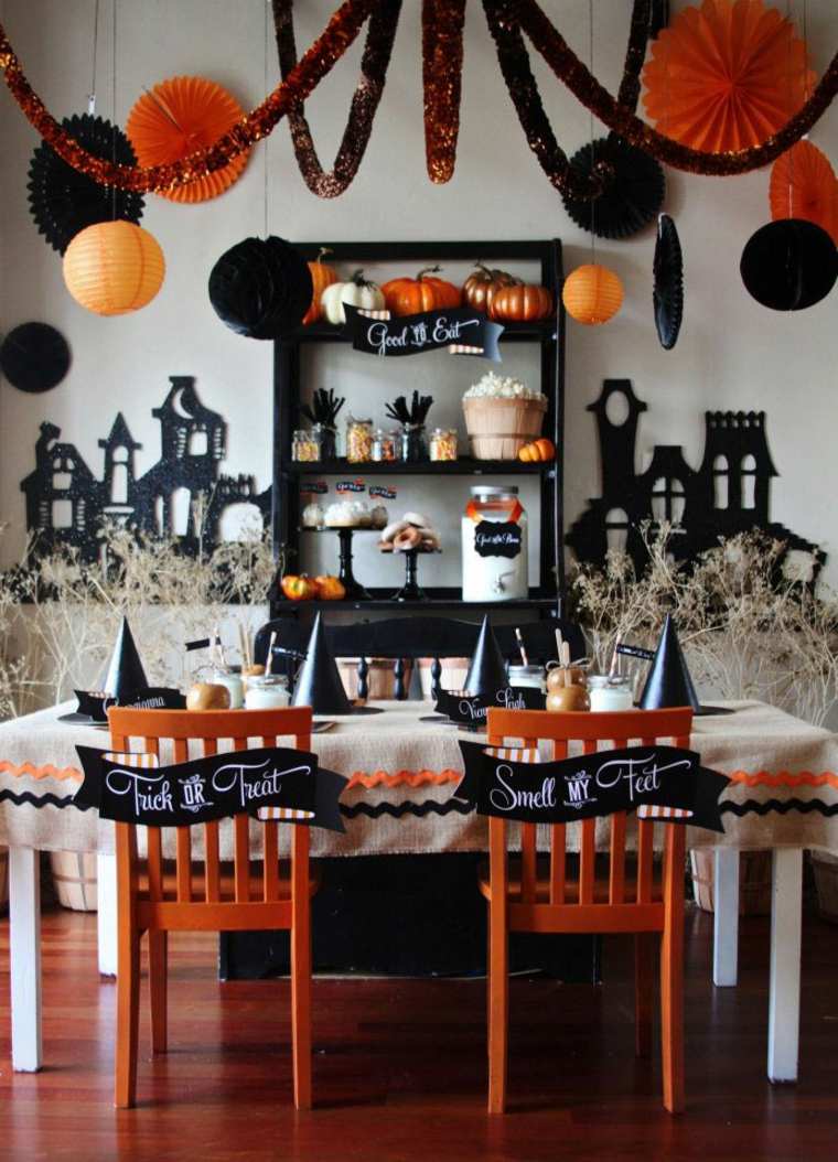décoration halloween maison guirlande intérieur idée boule suspension papier brico facile halloween table 