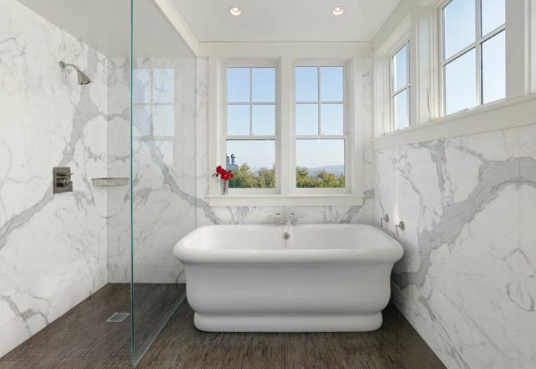 aménagement intérieur salle de bain marbre