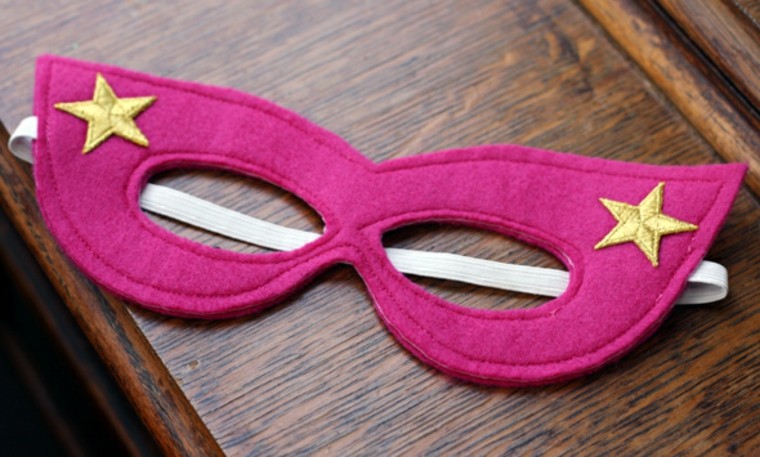 déguisement halloween enfant masque rose étoile idée bricolage activité manuelle