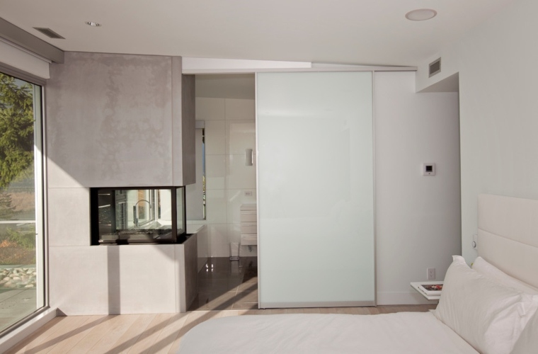 porte design moderne idée séparation pièce lit salle de bain 