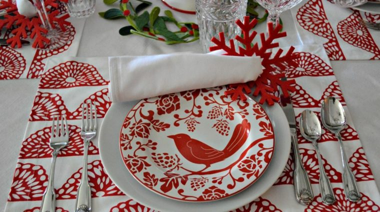 faire décoration table de Noël rouge et blanc