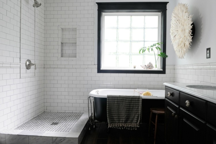 salle de bain retro noir blanc
