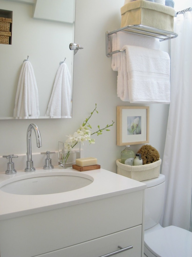 salle de bains blanche design moderne