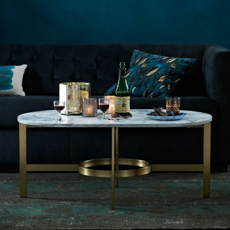 table basse design marbre métal moderne déco salon tapis de sol coussins