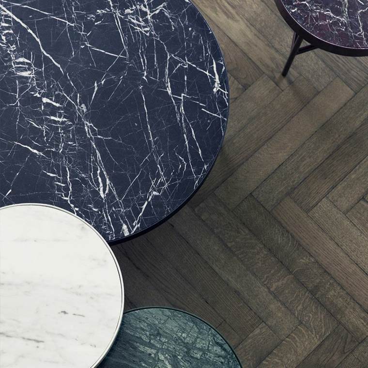 table en marbre design ferm living intérieur moderne salon parquet 