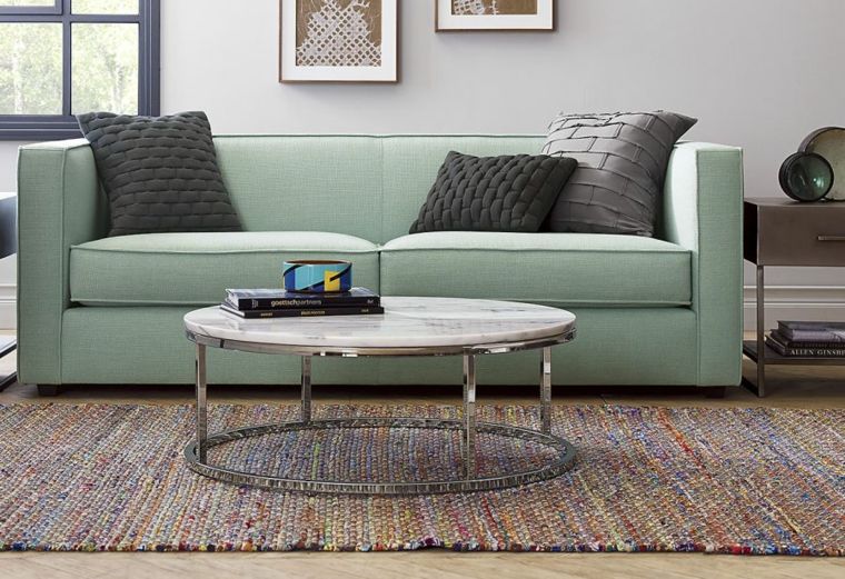 table ronde design canapé vert coussins tapis de sol moderne déco mur
