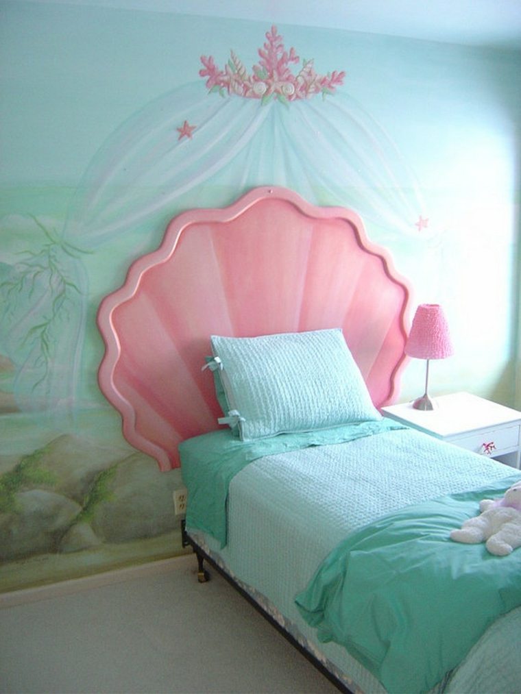 tête de lit rose bois design chambre fille coussin idée dessin mur 