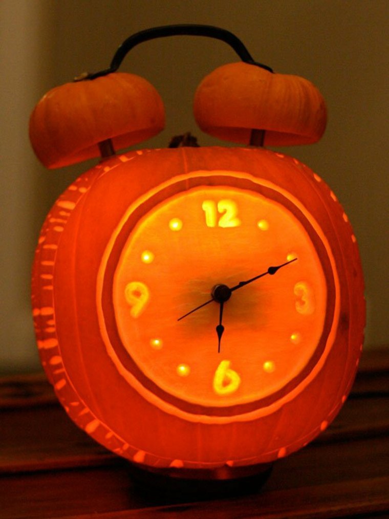 décoration halloween citrouille orange montre idée originale 