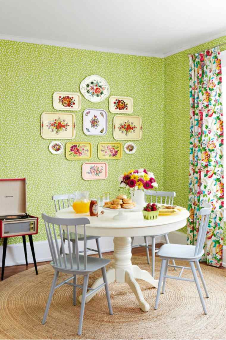 cuisine coin repas design déco mur idée table en bois chaise rideaux motif fleurs déco mur