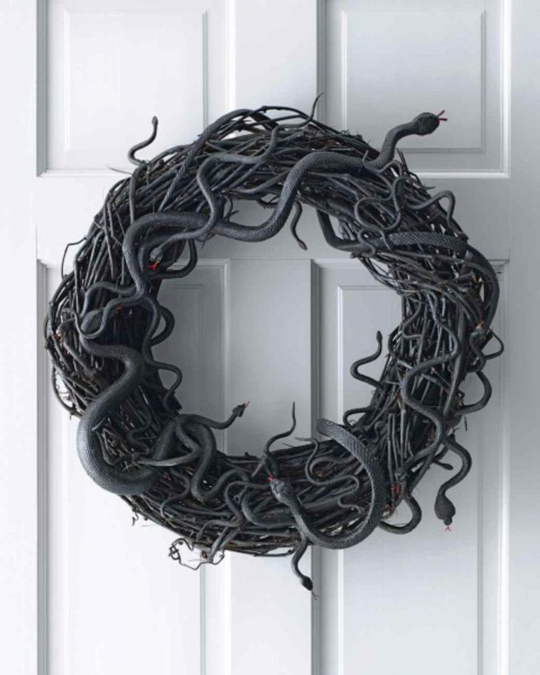 halloween décoration porte d'entrée couronne serpents