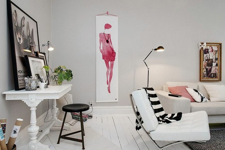 décoration salon idée mur affiche cadre canapé blanc coussin parquet sol