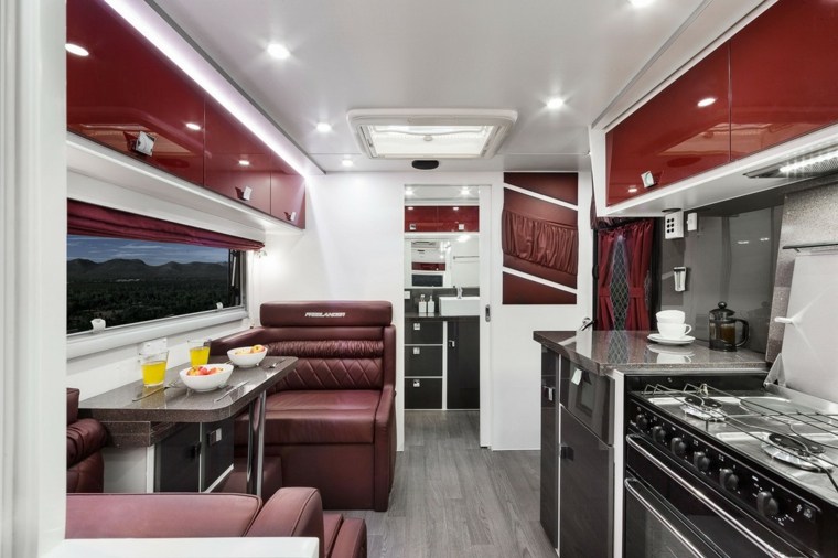 aménagement caravane cuisine fauteuil intérieur camping car 