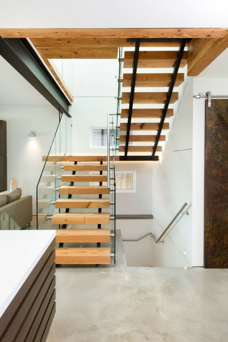 escalier bois nuance claire