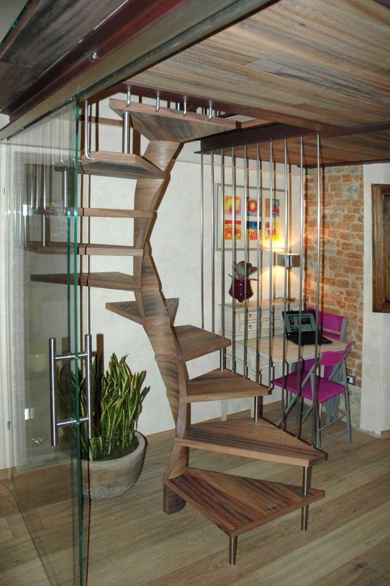 escalier interieur bois spirale