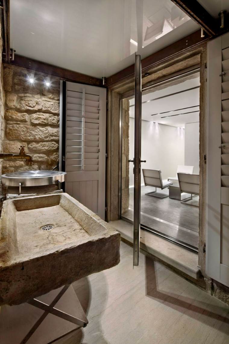 salle de bain vasque pierre design parquet bois moderne idée déco moderne