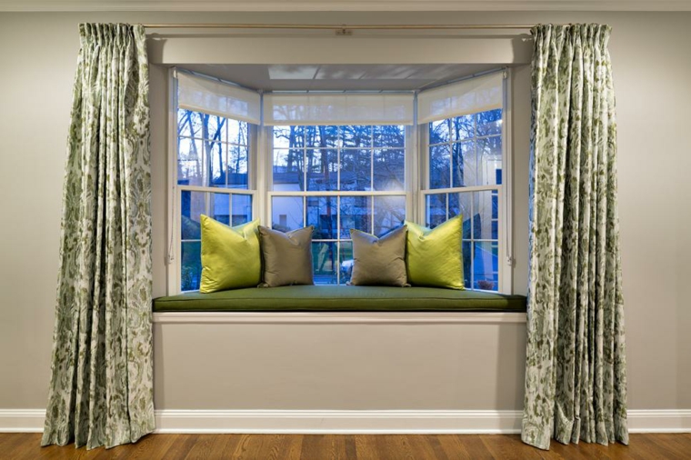 gain de place espace fenêtre idée aménagement coussin rideaux original 