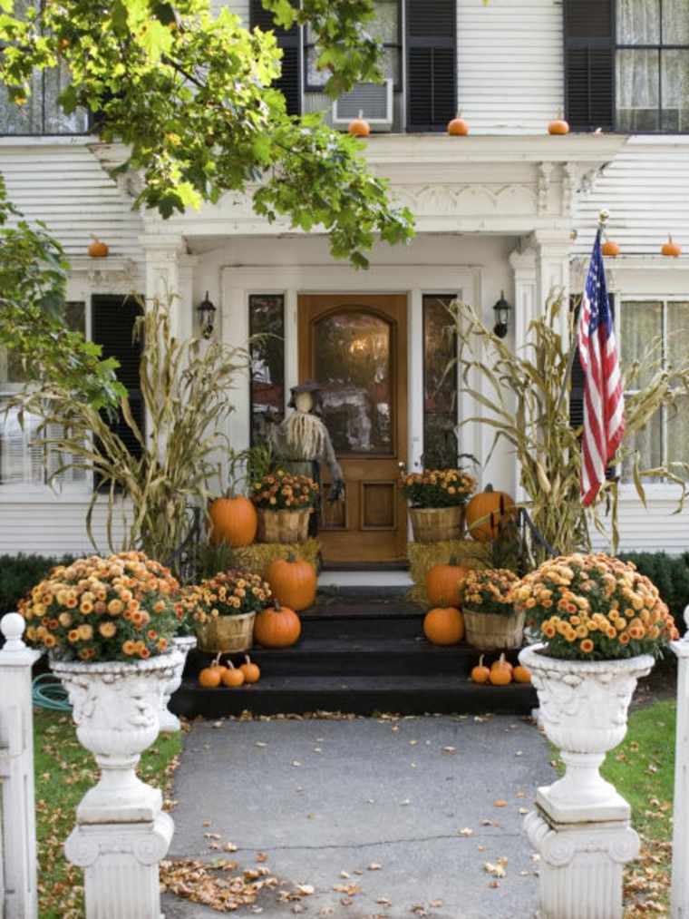 décoration halloween maison extérieure citrouille fleurs