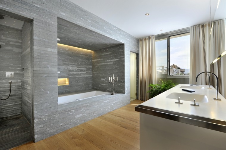 intérieur moderne salle de bain grise design parquet bois évier rideaux beiges 