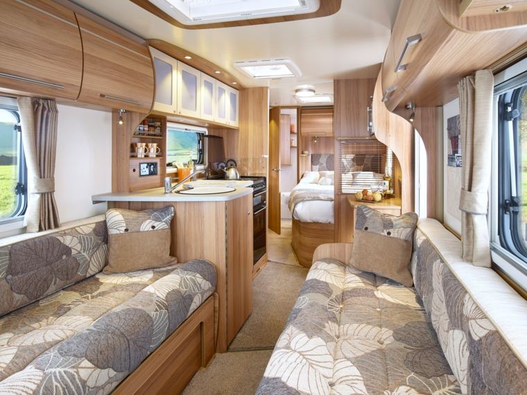 caravane intérieur aménagement camping car canapé idée cuisine