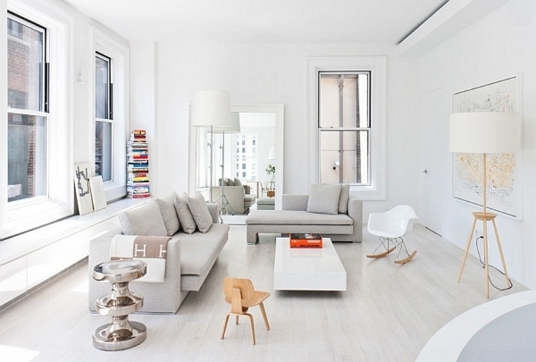 Appartement design new york canapé gris coussins chaise en bois table blanche basse déco mur 