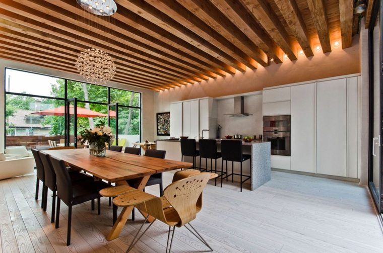 matériaux verts idée aménagement intérieur parquet bois plafond bois chaise 