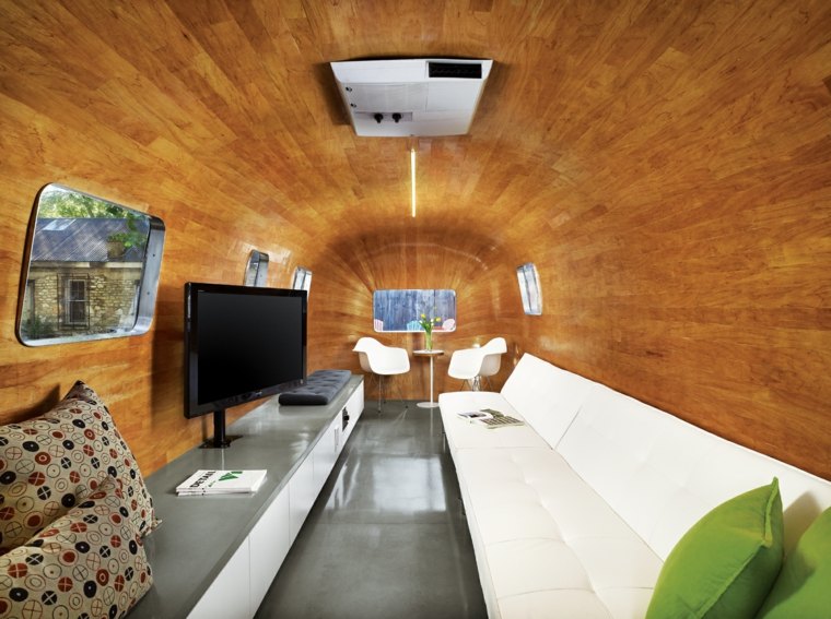 intérieur de caravane design bois