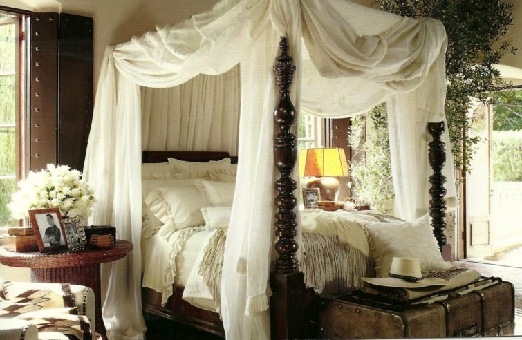 lit romantique baldaquin rideaux