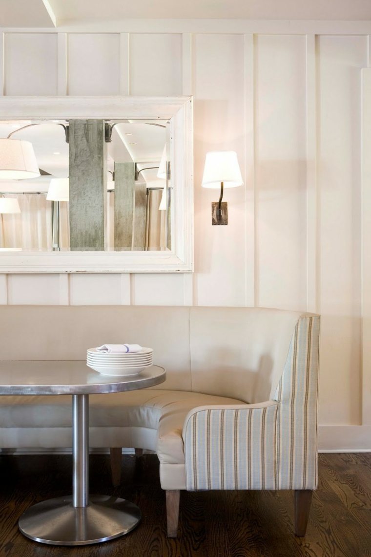 canapé angle rangement idée meuble de coin miroir mur cadre bois blanc