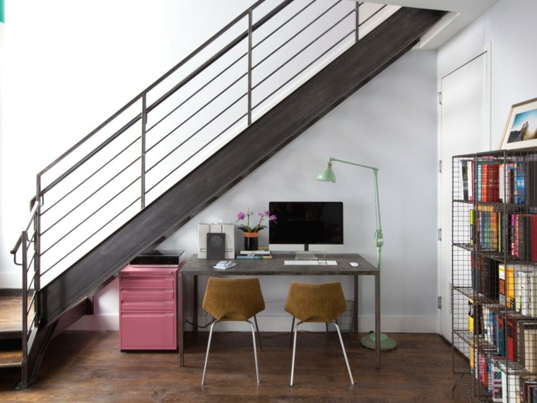 espace sous escalier bureau travail à domicile