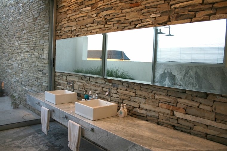 mur pierre salle de bain design évier moderne tendance aménagement salle de bain plaquettes de parement