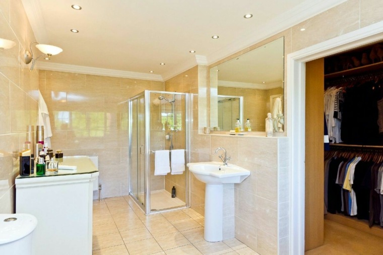 dressing aménagement salle de bain carrelage évier cabine de douche chambre avec dressing et salle de bain