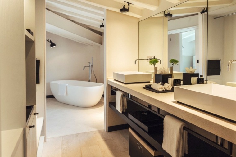 salle de bain design baignoire blanche hôtel luxe étoile 