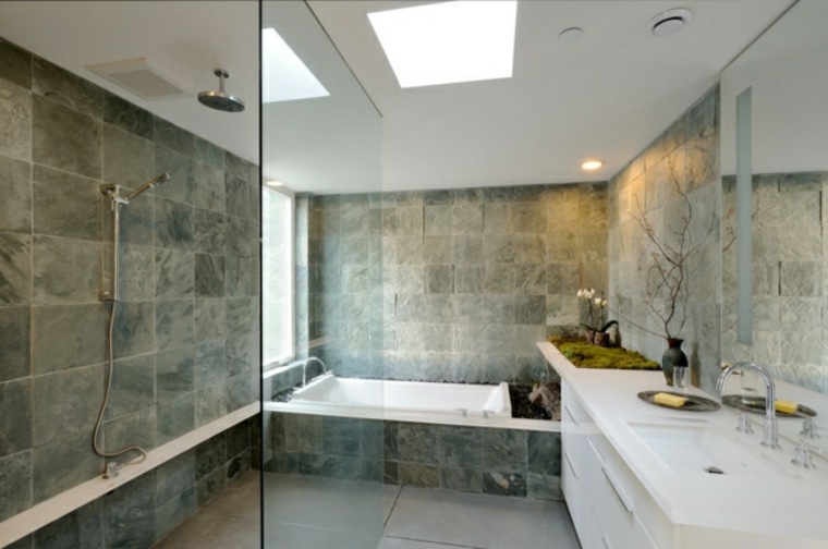 salle de bain grise carrelage idée aménagement cabine de douche baignoire 