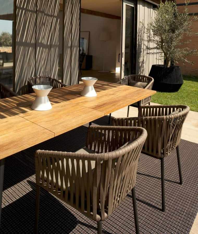 table en bois rectangulaire chaise fauteuil marron beige design idée 