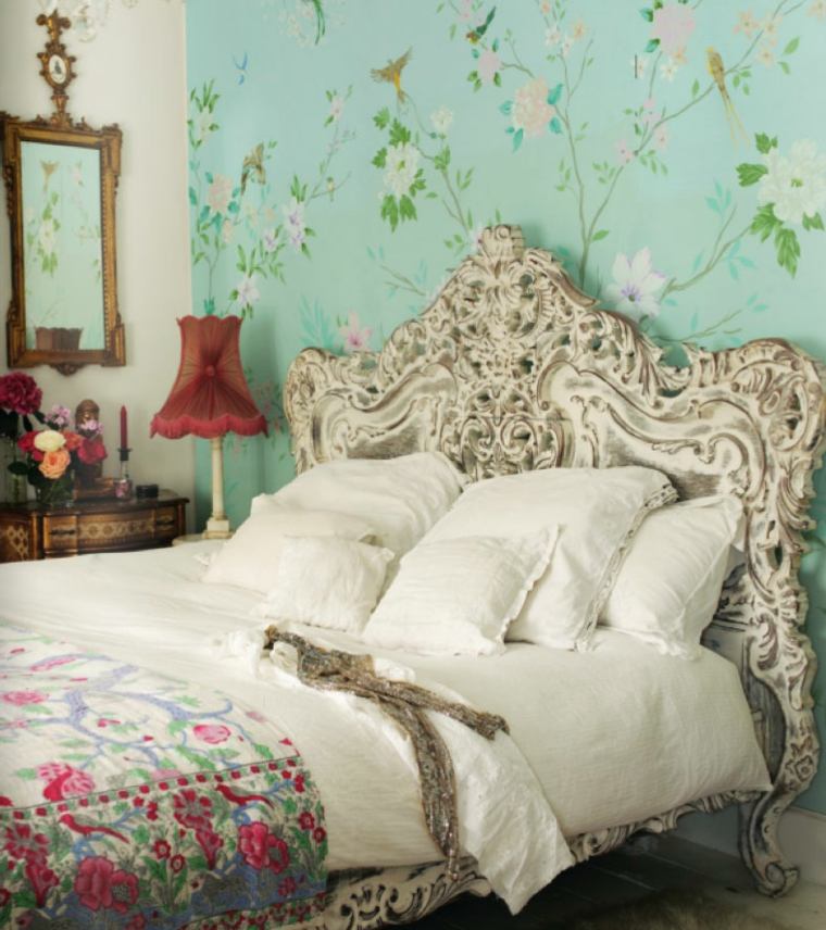 papier peint motif floral original miroir tête de lit bois