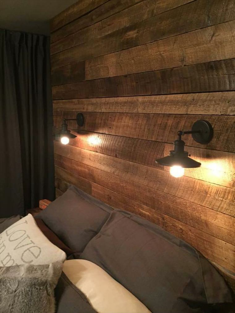 tête de lit en bois idée éclairage chambre à coucher coussins lit 