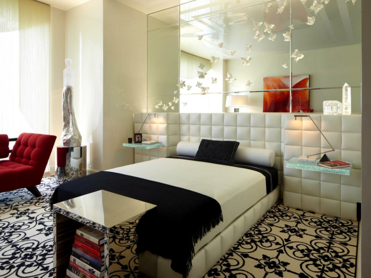 idée tête de lit chambre moderne aménagement déco miroir lampe table basse carrelage noir et blanc