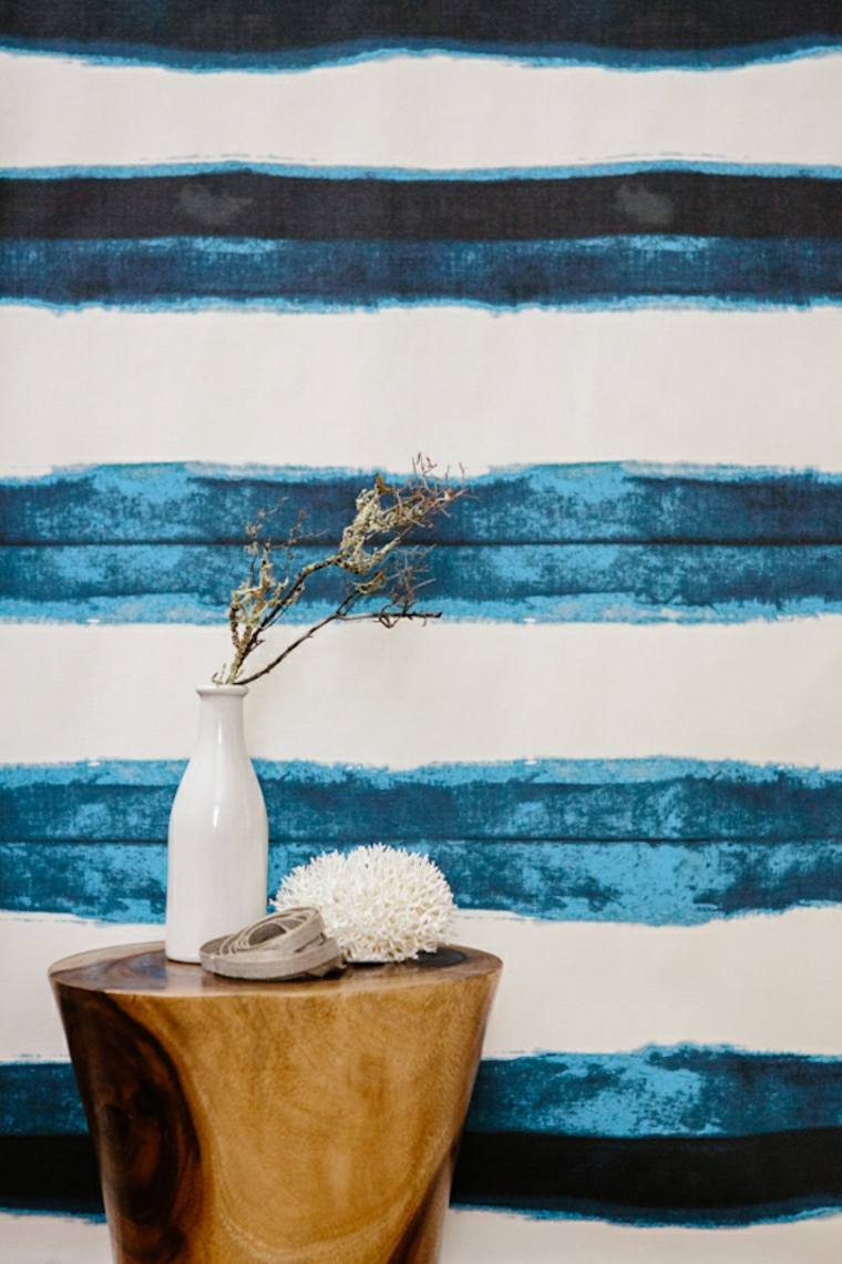 affiche mur shibori déco idée table basse bois déco fleurs couleurs indigo